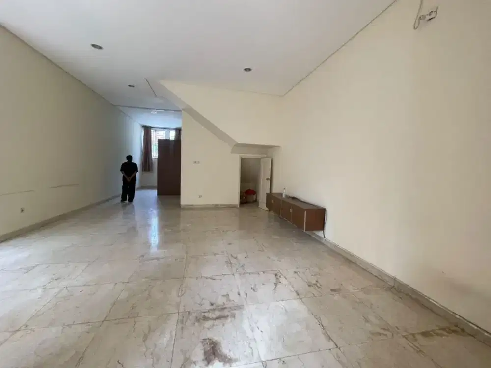 Disewakan Rumah Ukuran 9x25 2 Lantai Di Crown Golf PIK Jakarta Utara