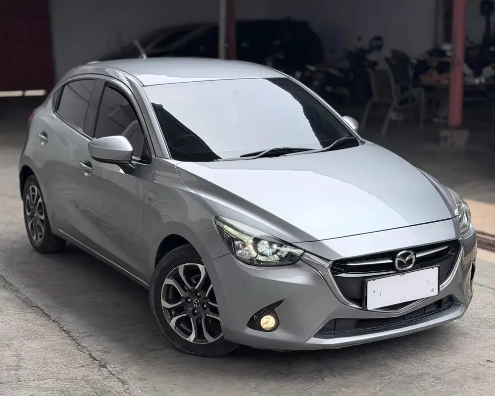 MAZDA 2 R AT 2015 Very Istimewa Condition