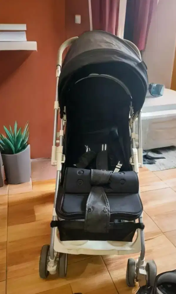 Kereta dorong bayi