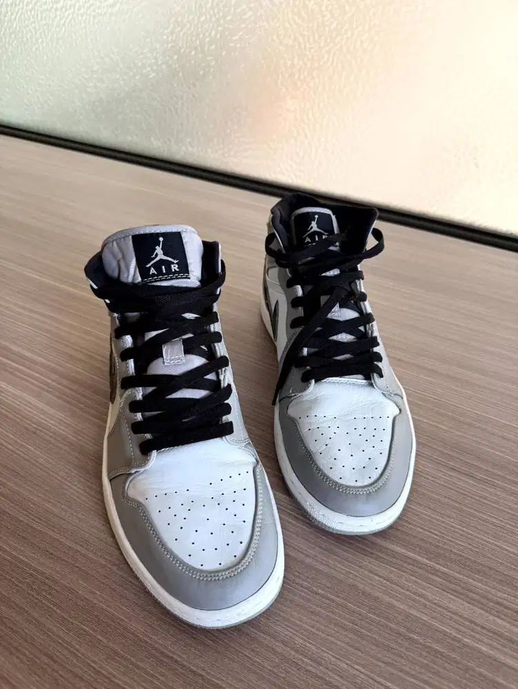 Sepatu Air Jordan 1 Mid 'Light Smoke Grey' - Size 29 cm