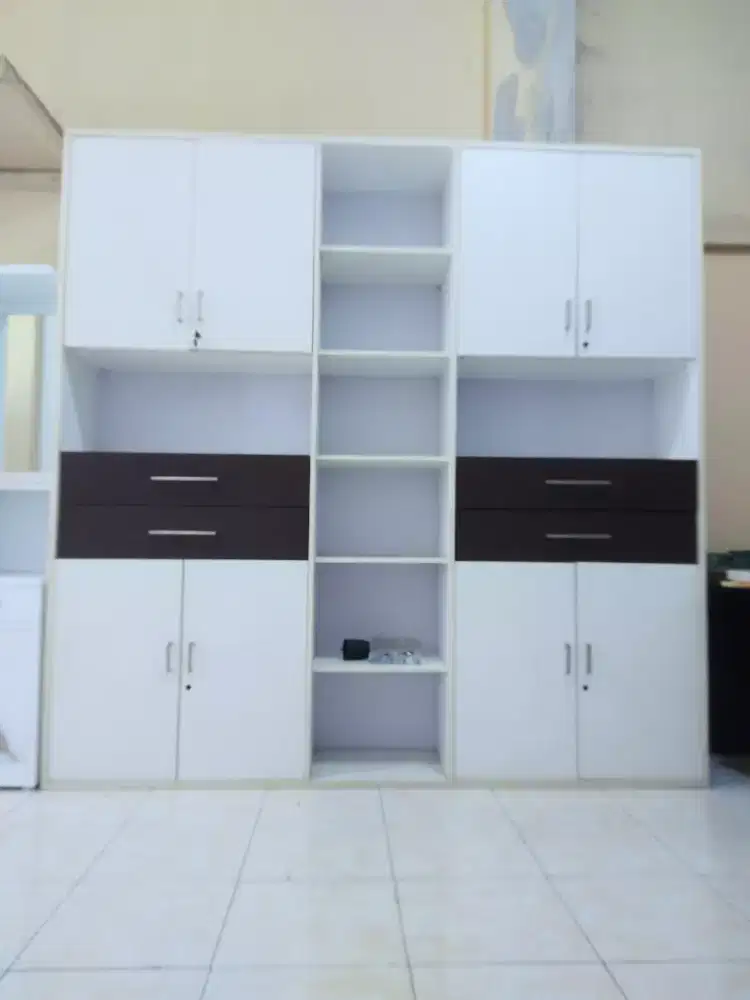 Lemari 8 Pintu Cabinet Display (Sale)