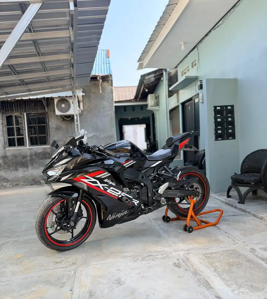 Dijual ZX25R TIPE TERBARU SPEDO TFT PEMAKAIAN TERAWAT