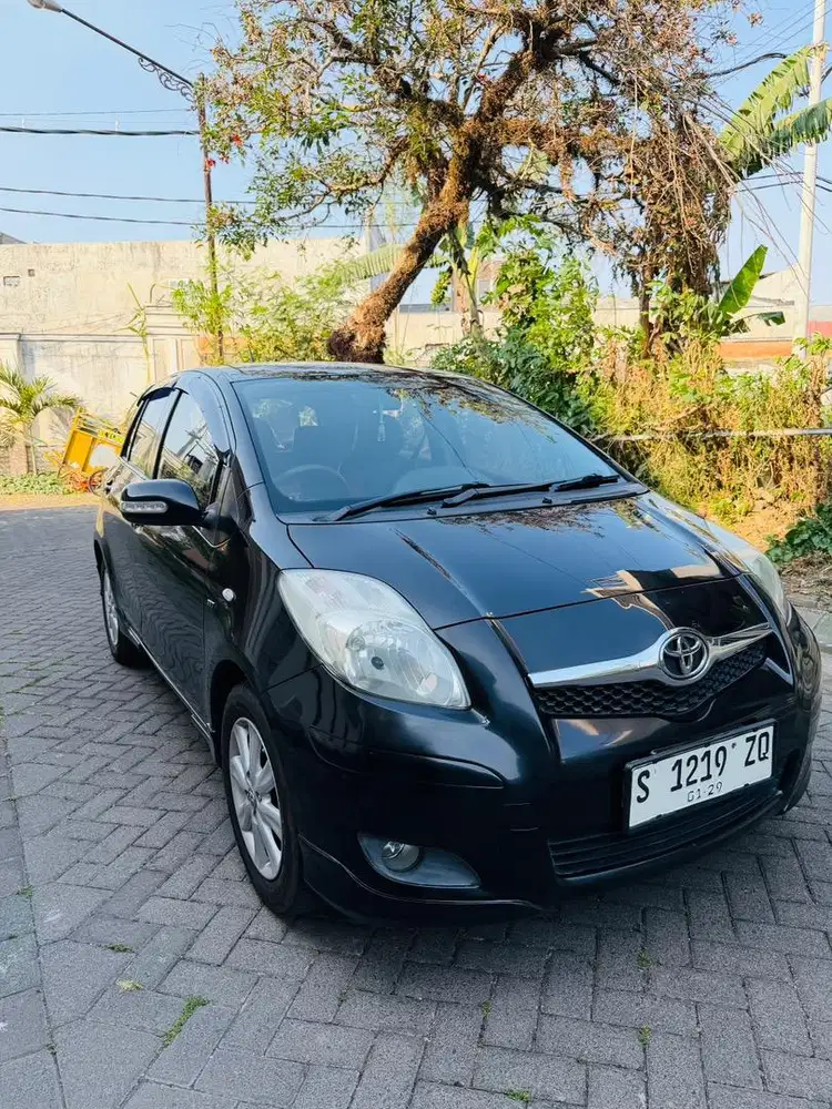 Yaris E manual 2010