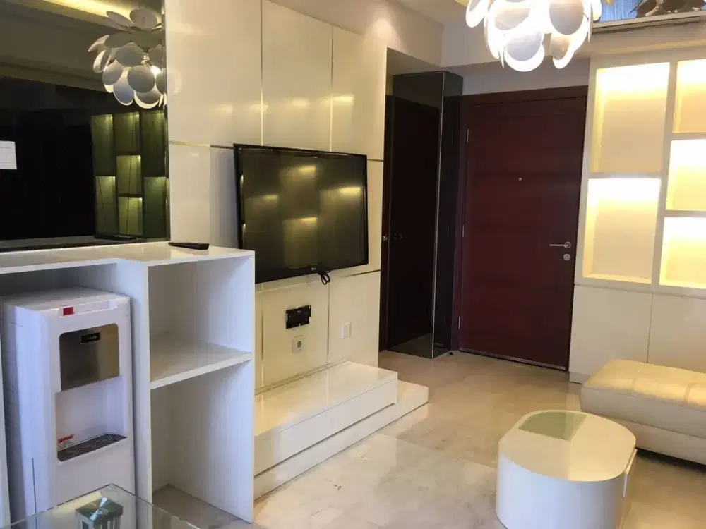 2BR Full Furnished Cantik & Terawat di Apartemen Mediterania Garden, dekat Central Park
