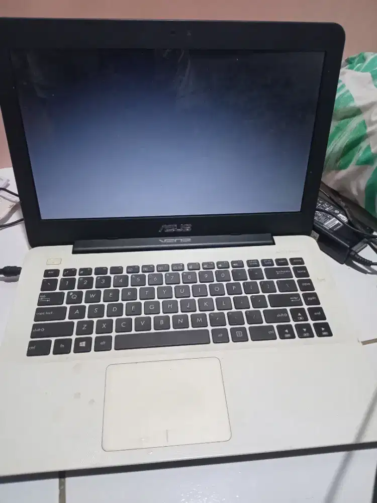Laptop Asus Slim X454W