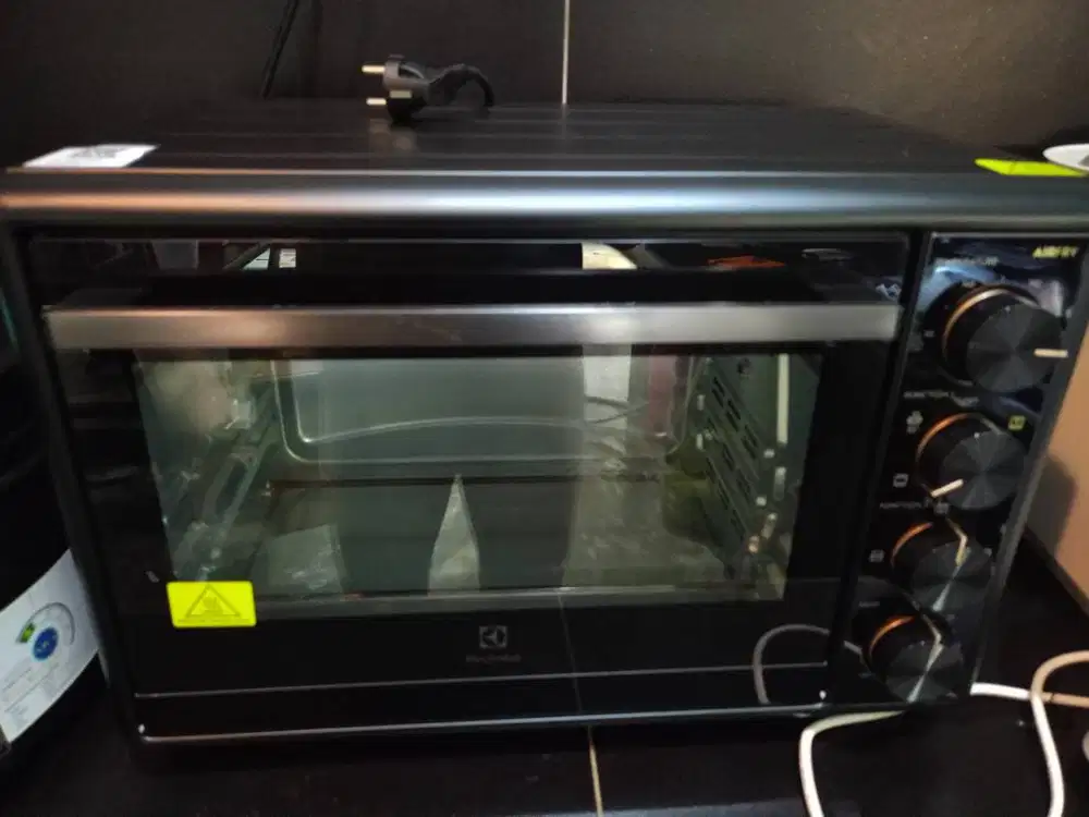 dijual oven standing merk Electrolux kap 40 L daya 2250 wat