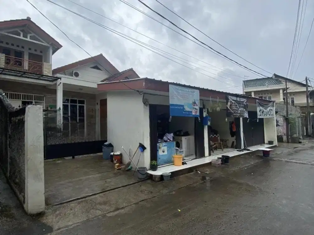 Rumah 2 Lantai Bonus 3 Kios di  Ciracas Jakarta Timur