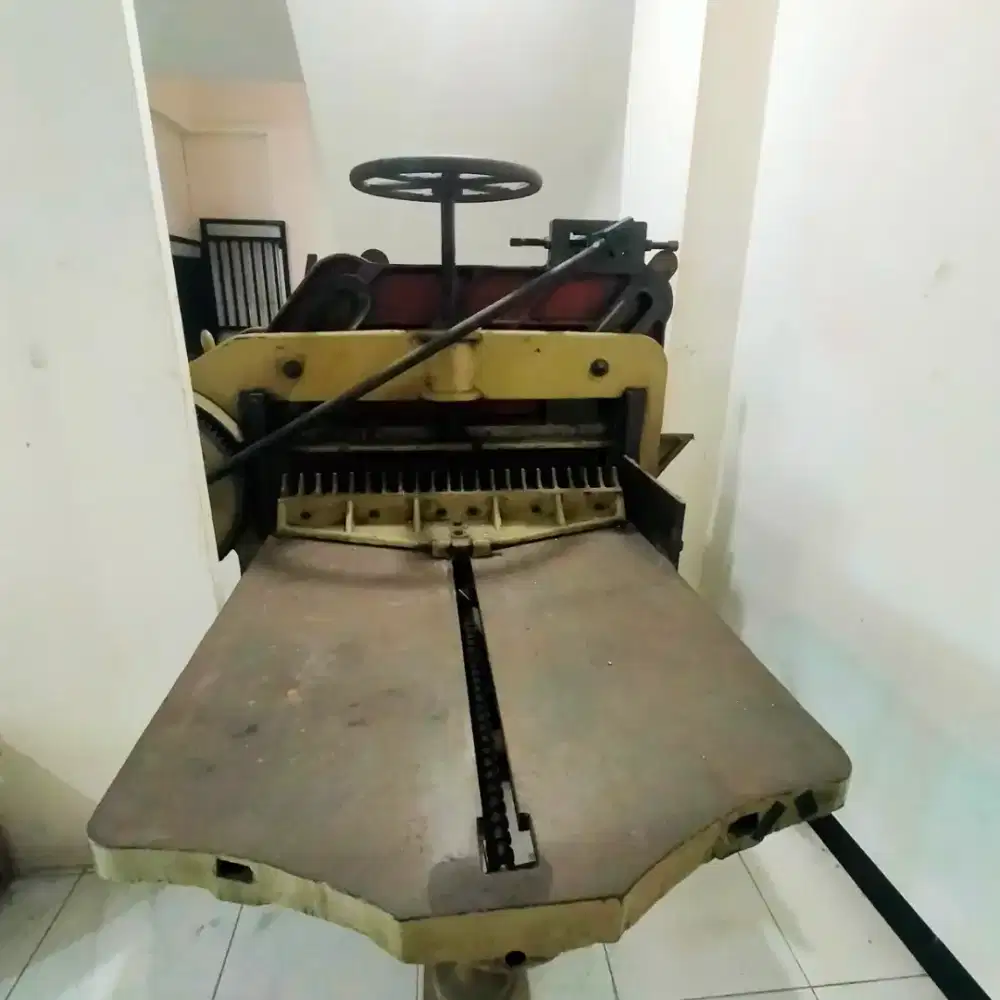 mesin potong kertas