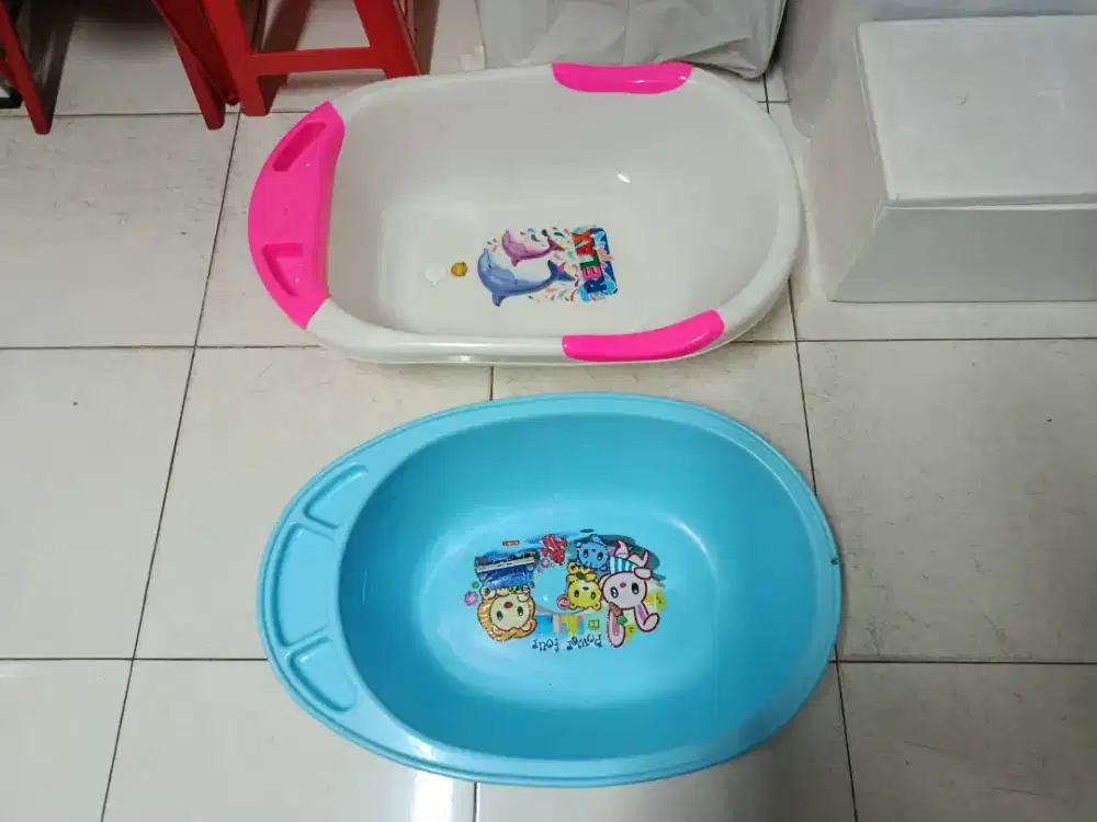 Bak mandi bayi, Ember mandi bayi nego tipis