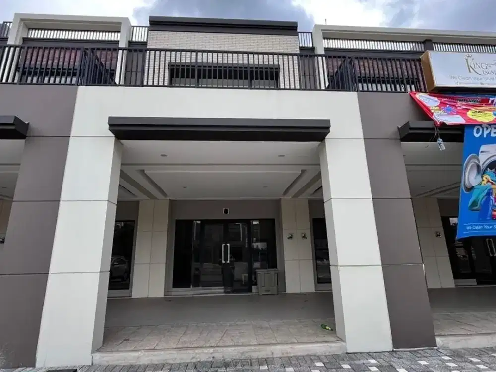 Ruko Downtown Drive 2 Lantai Rooftop, Hadap Timur Laut 3,2M