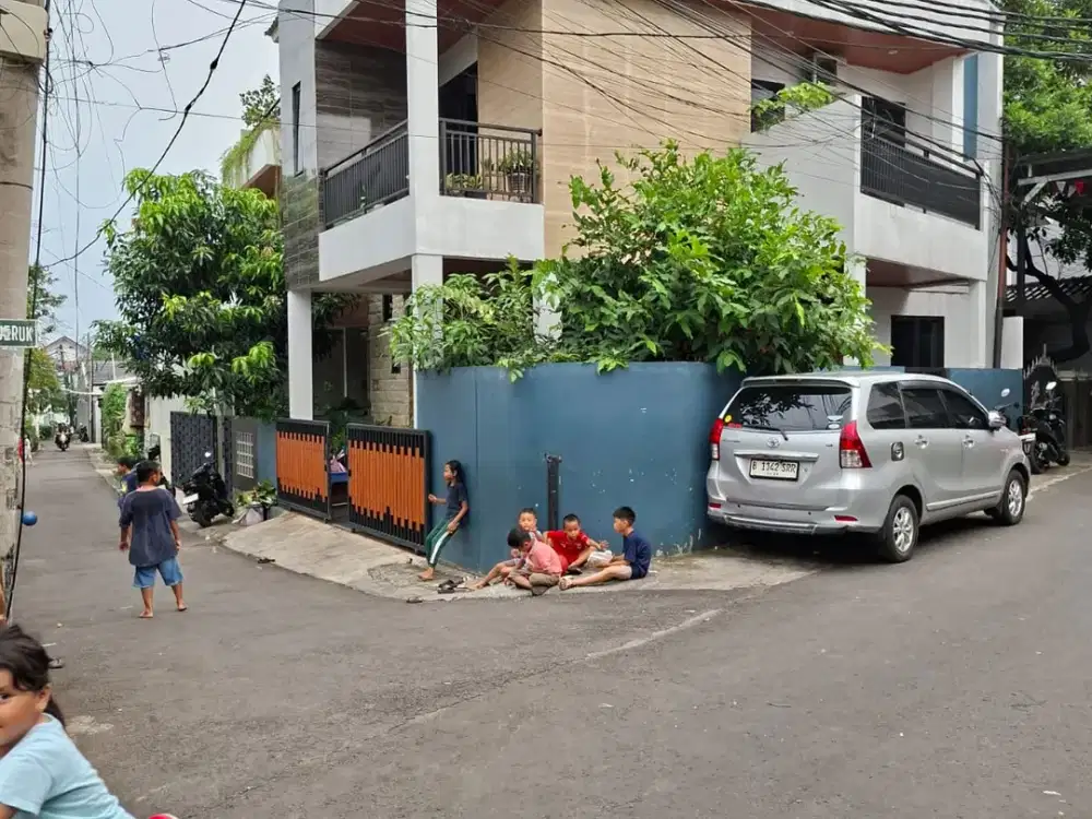 Rumah Hoek 2 Lantai di Pengantin Ali Ciracas Jak Tim