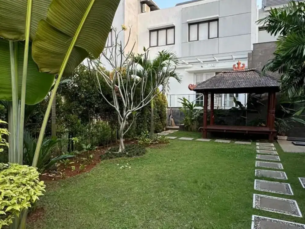 Rumah Hoek Ada Swimming Pool di  Cimanggis Golf View