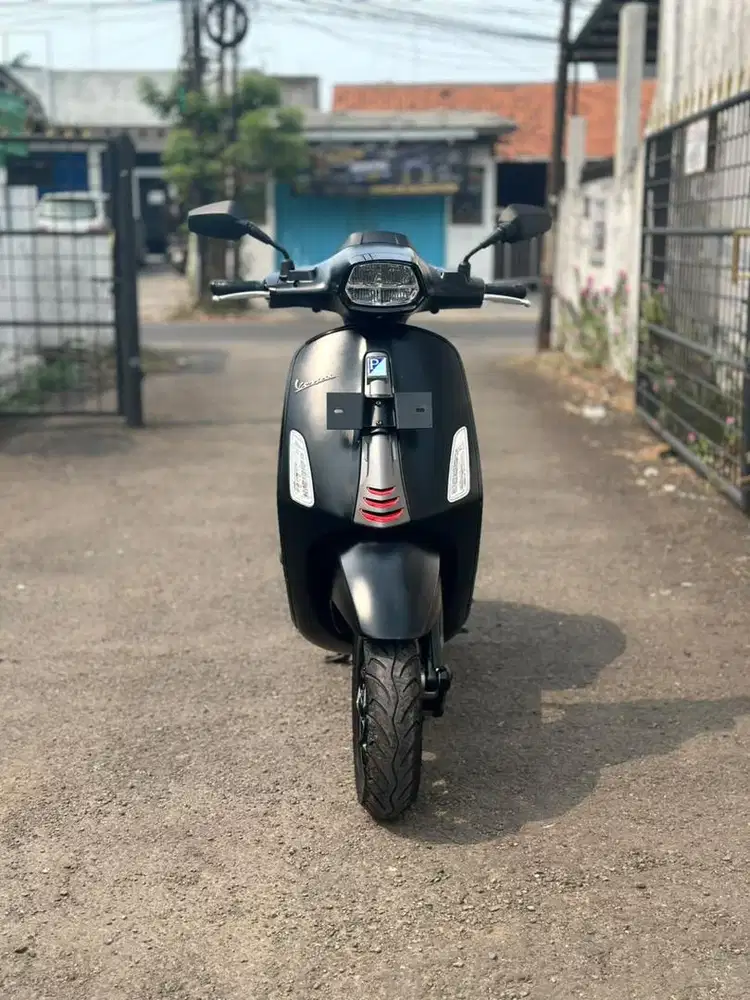 VESPA SPRINT S NEW MODEL 2024 HITAM - TERMURAH