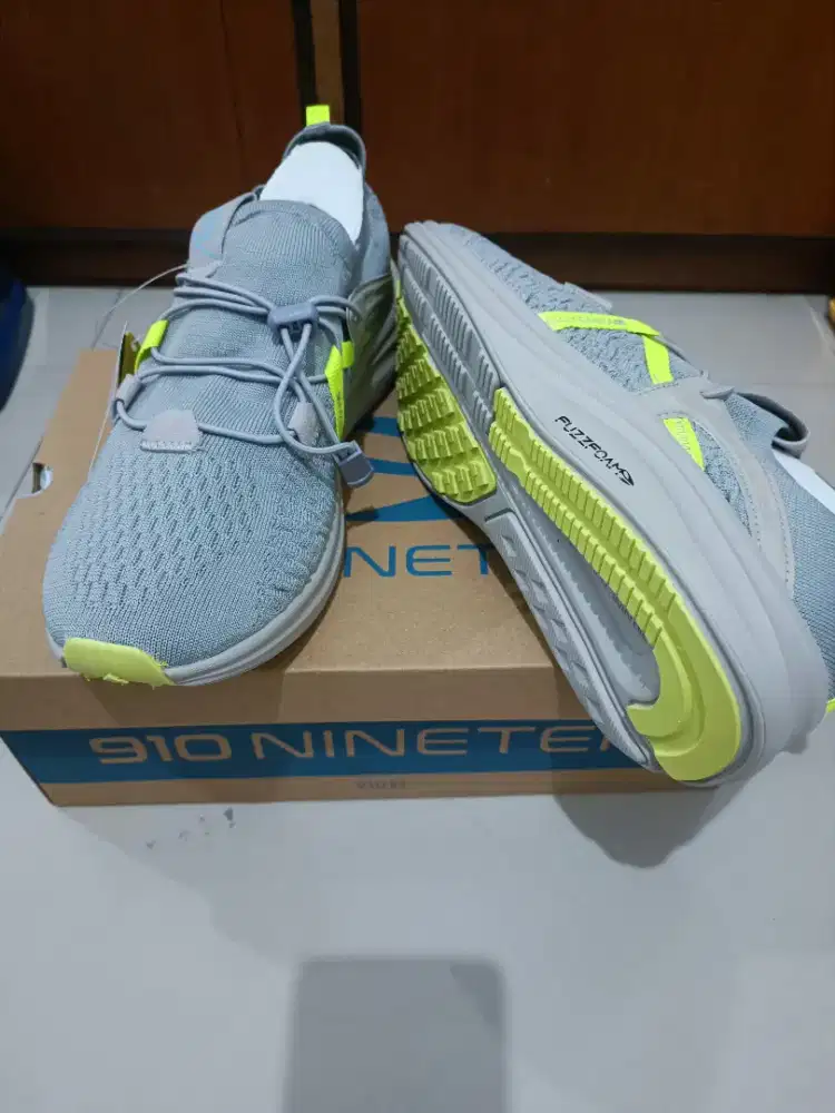 Sepatu Sneakers 910