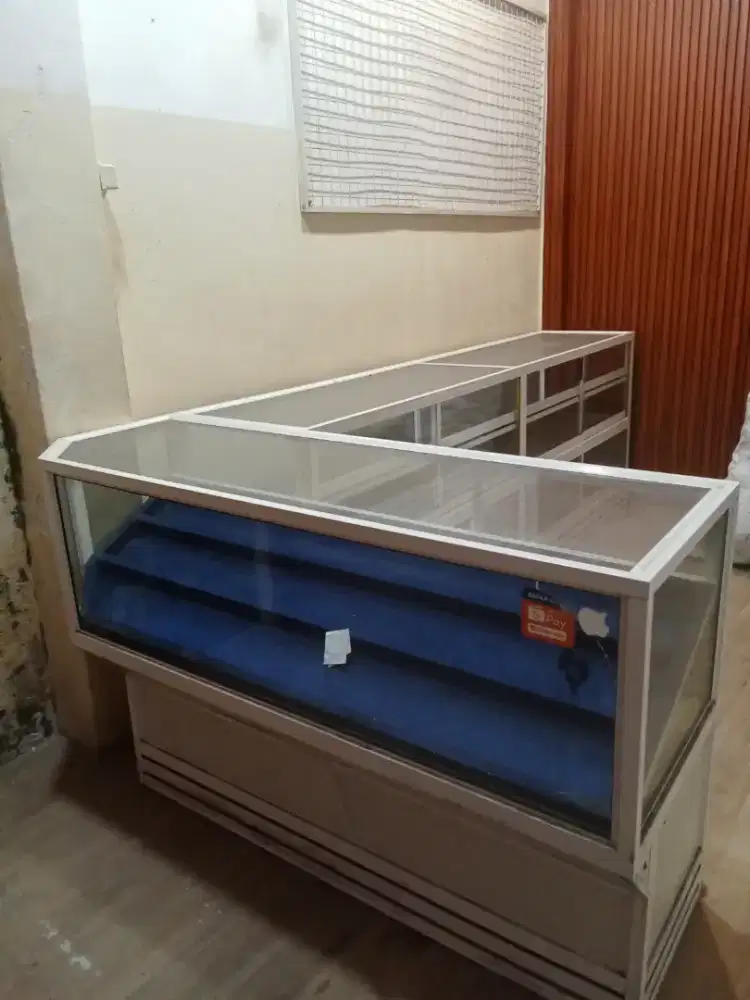 Dijual etalase bekas