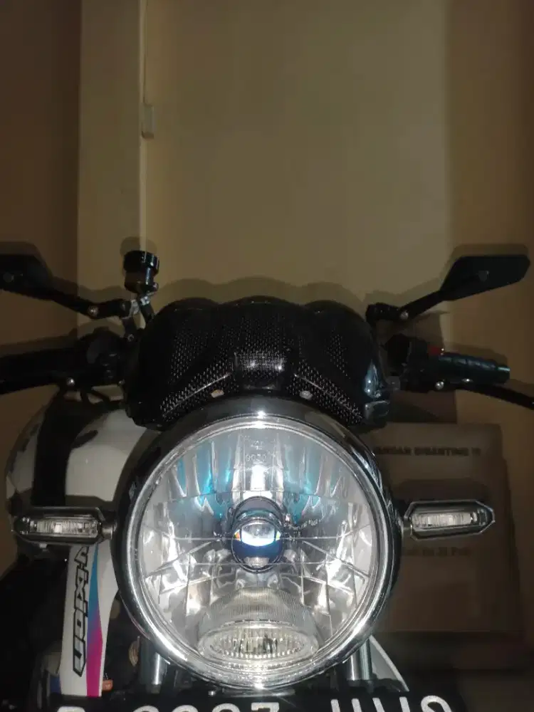 Dijual Yamaha Vixion 2012 Warna putih Restomod