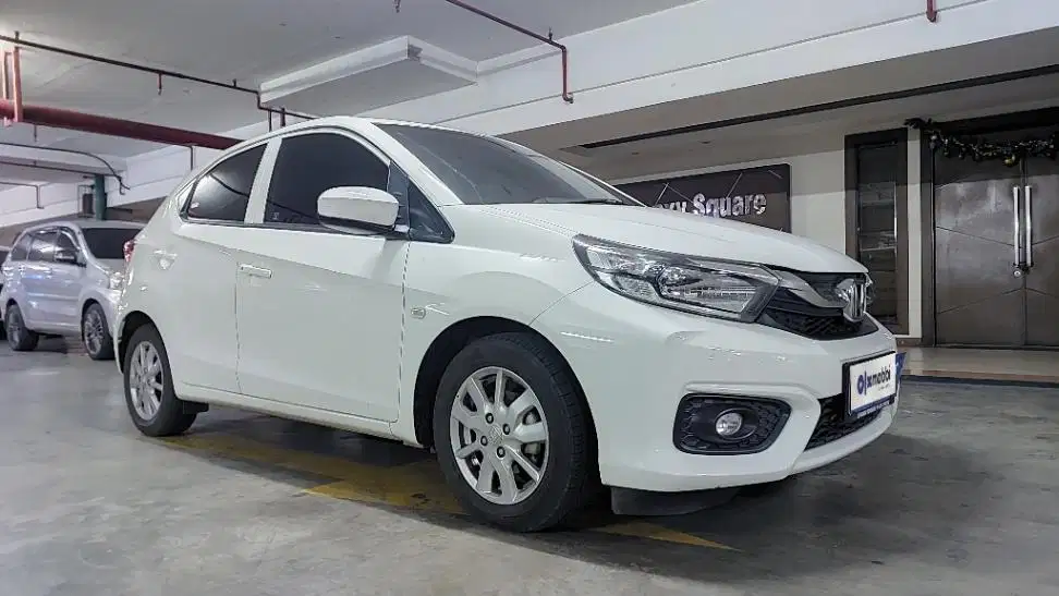 DP 8, JT Honda Brio Satya 1.2 E Bensin-AT Putih 2020