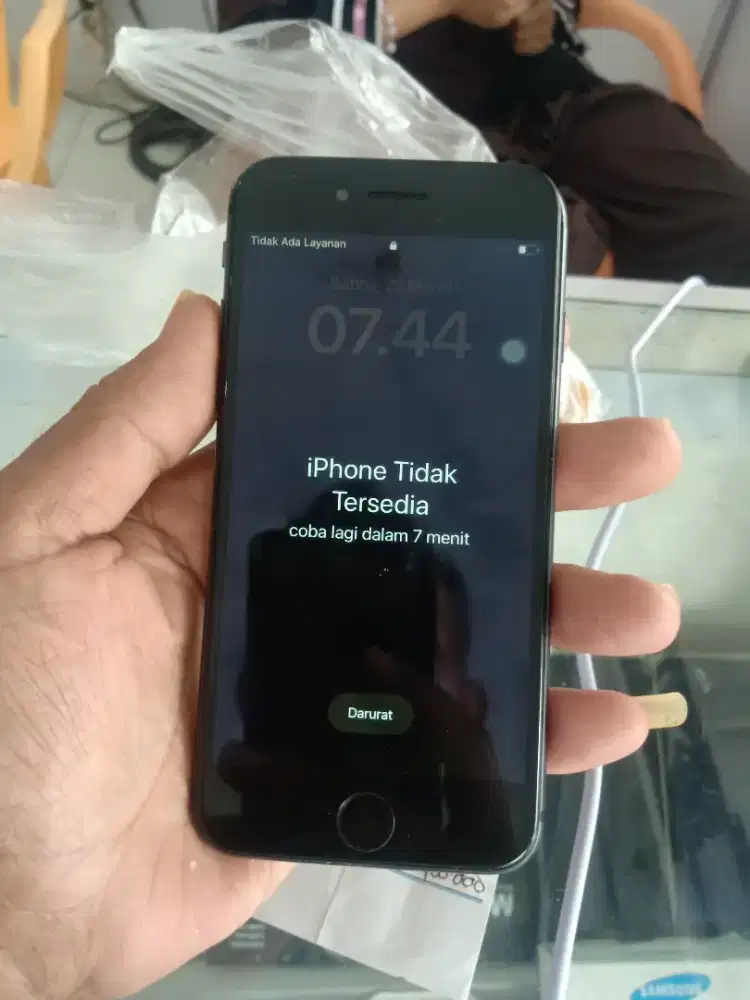 iPhone 8  64 GB