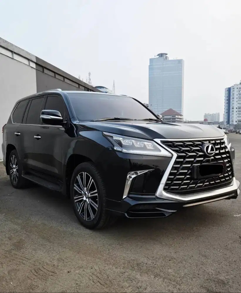 LEXUS LX 570s F Sport Black on Black 29.xxx KM SERVICE RECORD LX570S