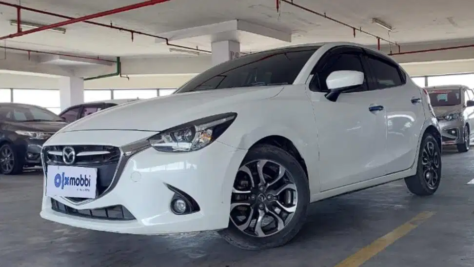 DP 8, JT Mazda 2 1.5 R Bensin-AT Putih 2015