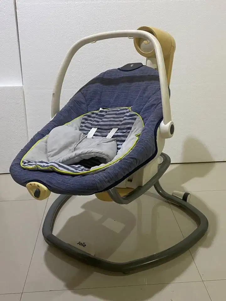 Ayunan baterai bayi baby boucer swing