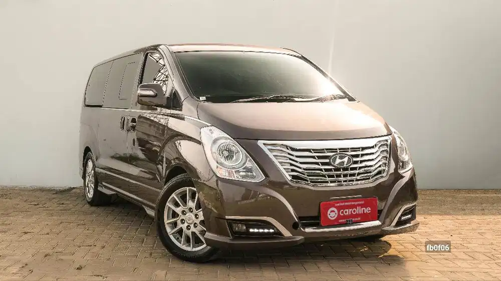 HYUNDAI H-1 ROYALE 2.5 AT 2016 COKLAT