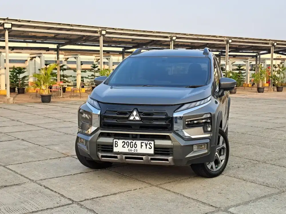 DP 10JT XPANDER Cross Premium Package At Matic Automatic 2023 Grey