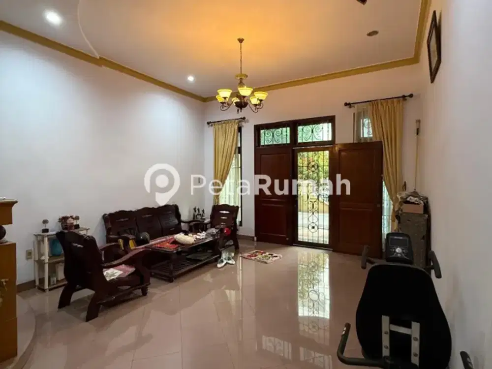 DIJUAL RUMAH SEMI VILLA JALAN KL YOS SUDARSO KOMPLEK EMERALD GARDEN - DEKAT DAERAH PUSAT KOTA MEDAN (indra & andy)