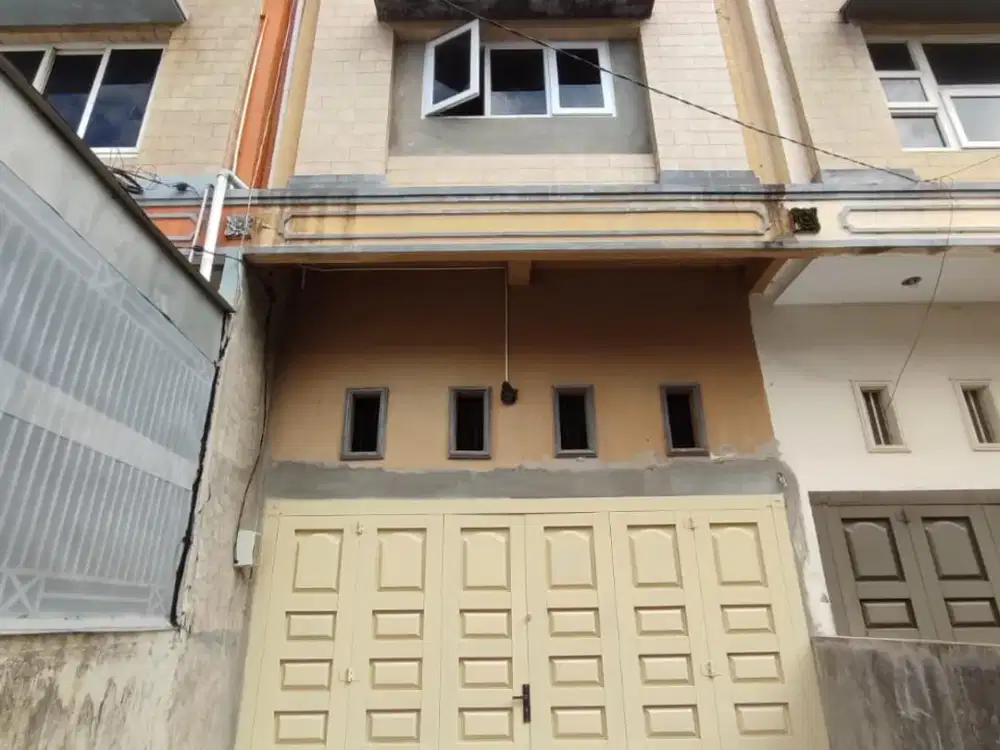 DIJUAL RUKO 2,5 LANTAI DI JALAN BAMBU II A - DAERAH ADAM MALIK