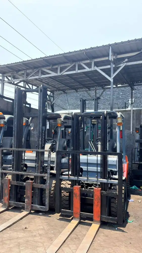 JUAL FORKLIFT TOYOTA 3 TON UNIT READY SIAP KERJA TAHUN MUDA