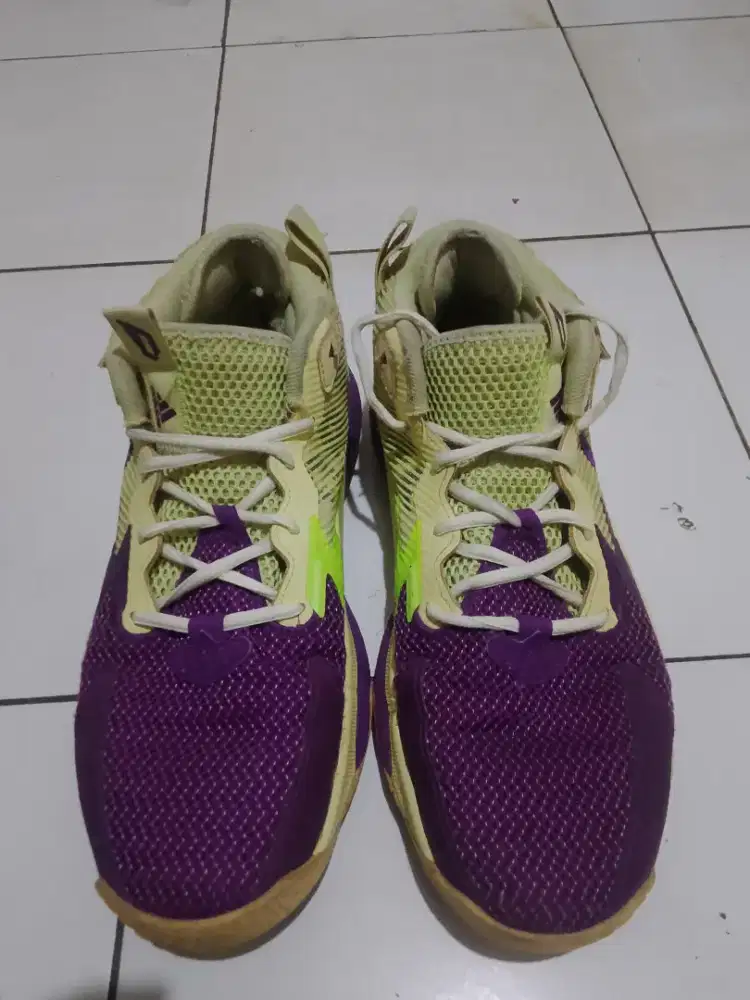 Sepatu Adidas Dame 8 'Dame Time