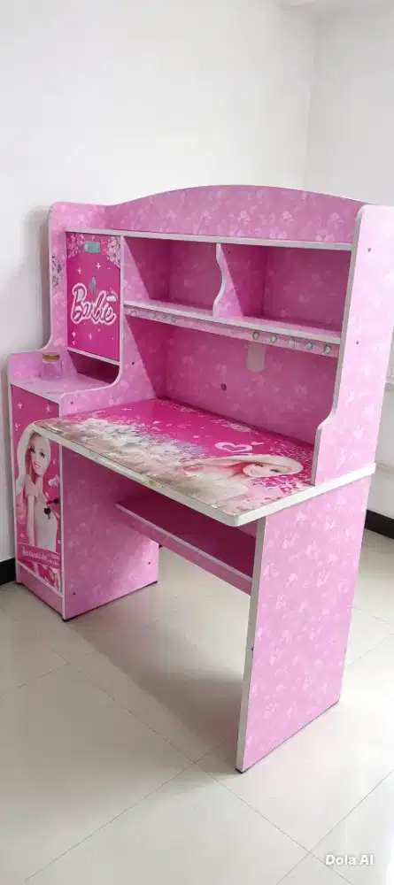 Meja Belajar karakter