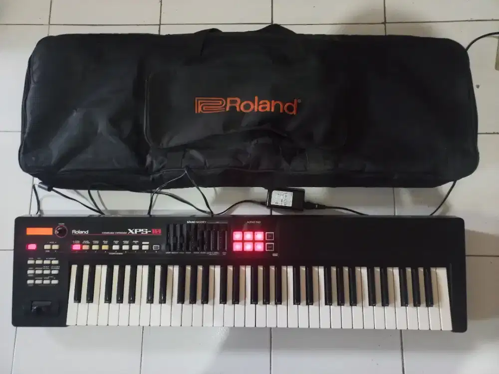 Keyboard merk roland XPS10 mulus normal include gigbag ori tebal