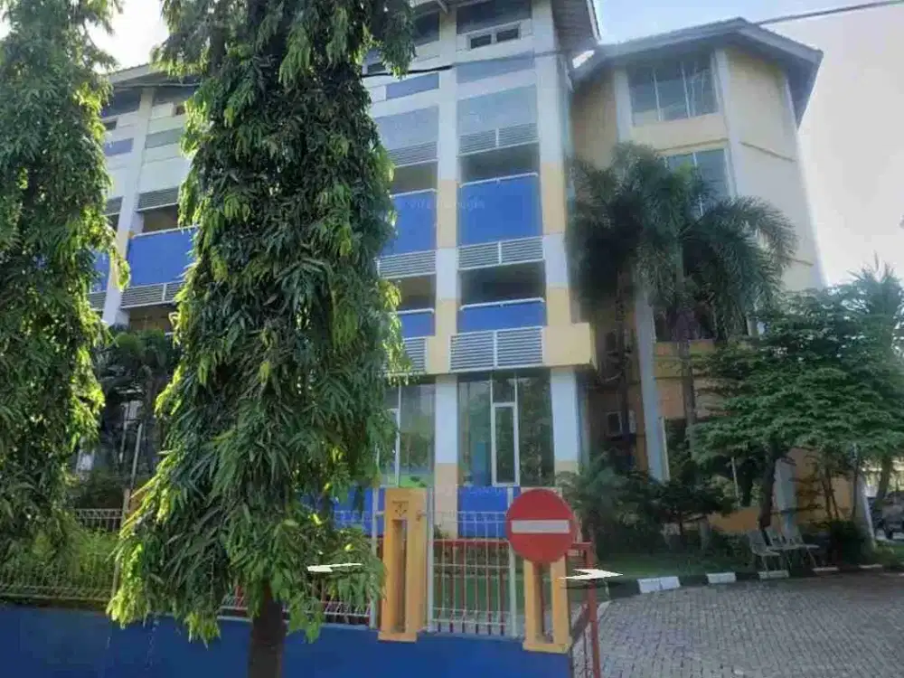 GEDUNG SEKOLAH ELITE DI JL. ARTERI KELAPA GADING
