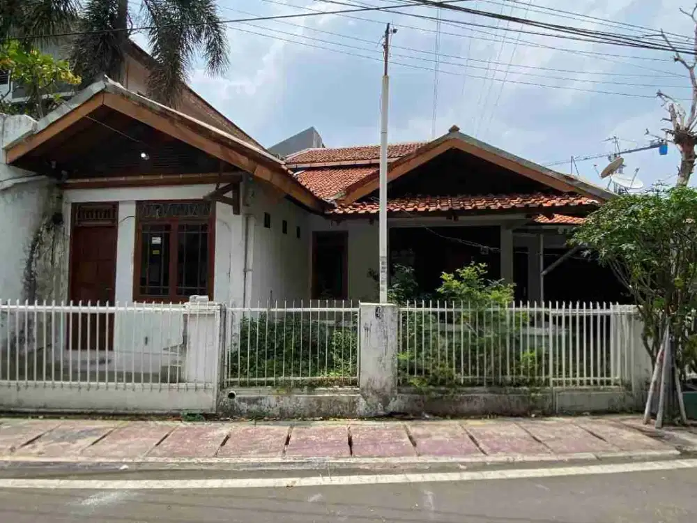 Di jual Rumah Lama Bangunan Kokoh Cocok Untuk Rumah Kost