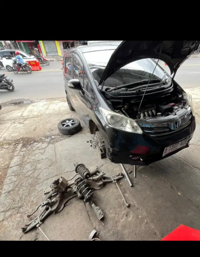Bengkel kaki kaki mobil.