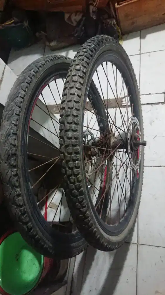 Velg depan belakang, komplit dengan ban, gear tumpuk 7