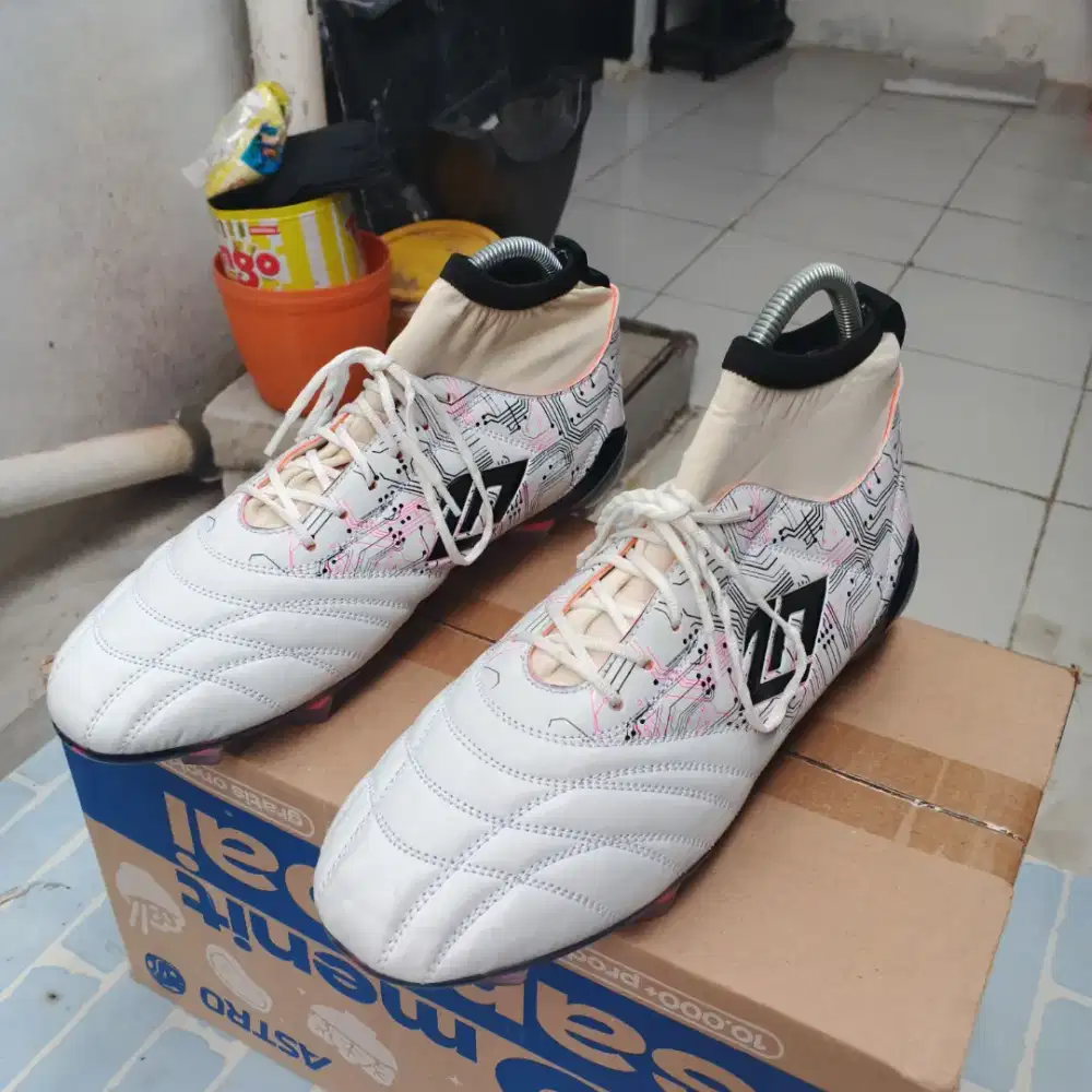 Sepatu Sepak Bola FromZero