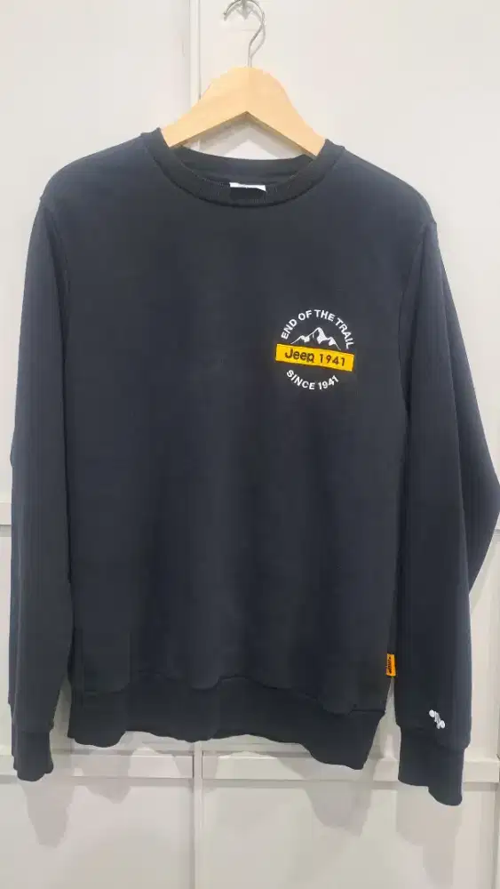 Sweater Jeep Hitam