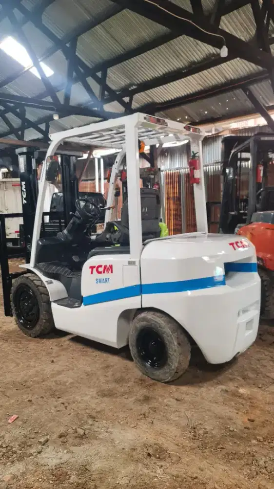Forklift TCM 3 Ton,Manual,Tiang 3 Meter,Isuzu C240,Low HM,Tahun 2022