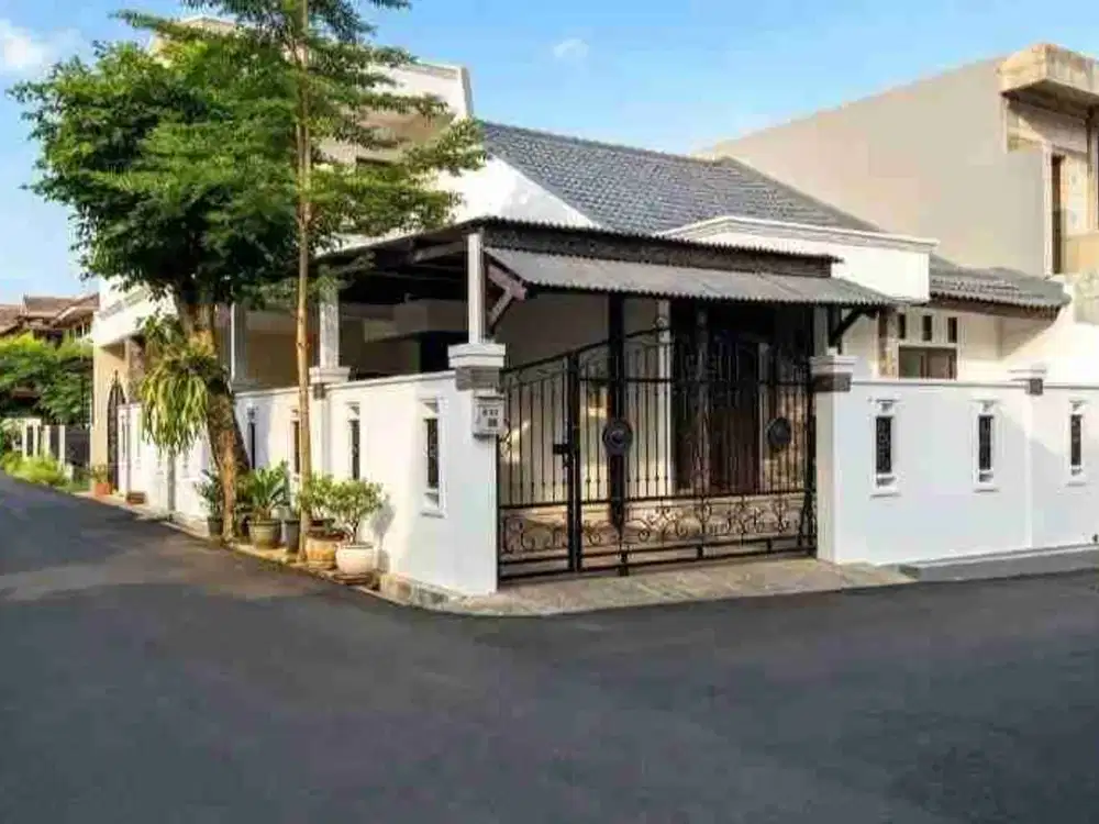 Rumah Hook cantik 2 lantai di perumahan taman buaran indah