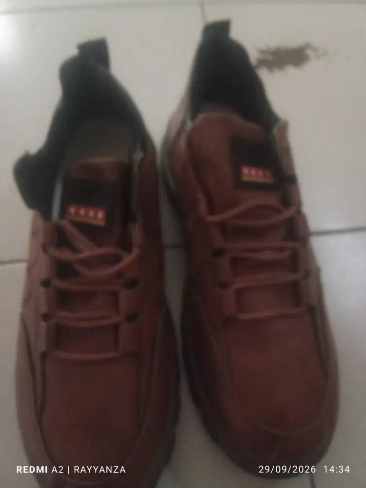 Jual sepatu baru no 42 blm pernah d pakai