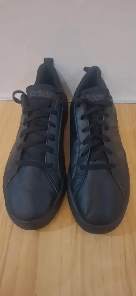 Sepatu Adidas Kulit