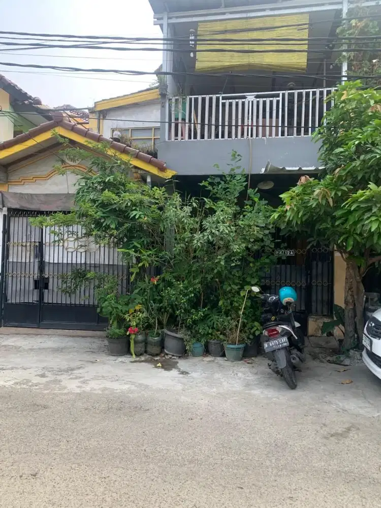 Dijual Rumah 3 Lantai di Tengah Kota Tangerang