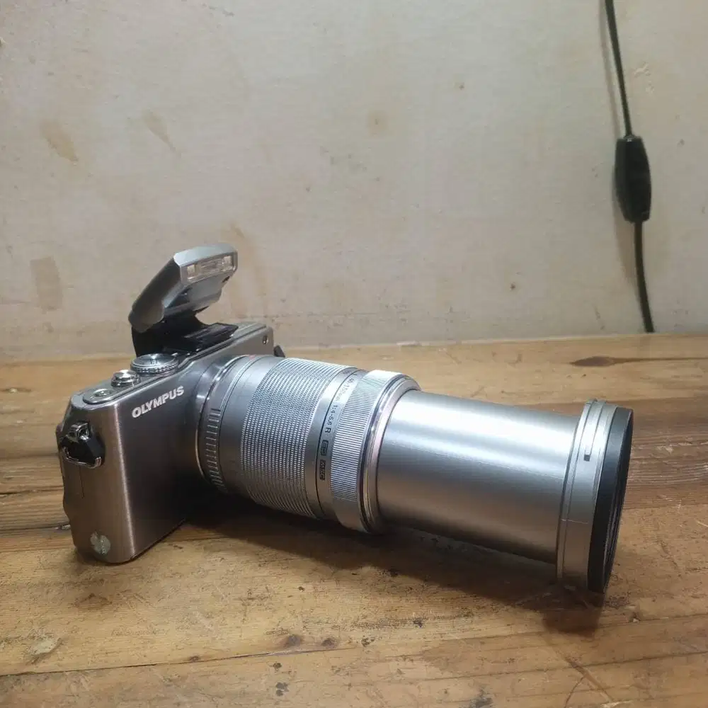 Kamera Mirrorless Olympus Pen E-PL3 + Lensa 40-150mm dan 14-42mm