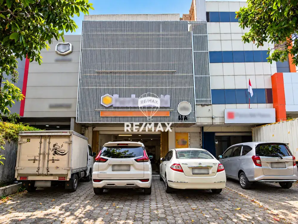 DIJUAL BANGUNAN 3 LANTAI DI JALAN RAYA SAMANHUDI JAKARTA PUSAT