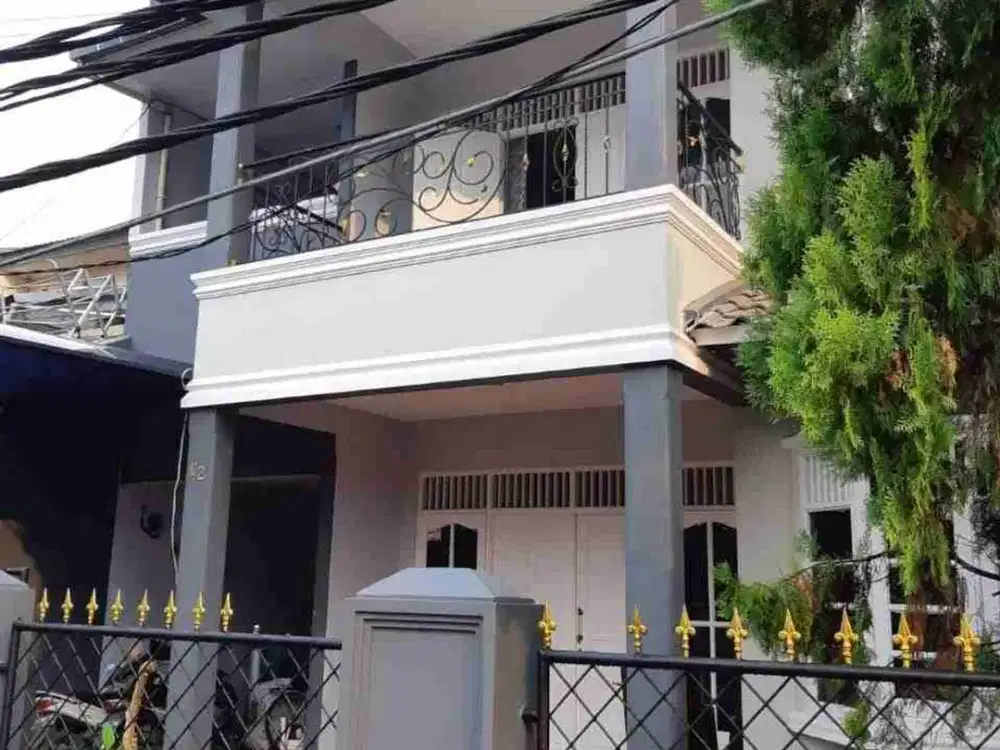Rumah 2 lantai nyaman, rapi, siap huni dalam komplek di Jatipadang Pasar Minggu Jaksel