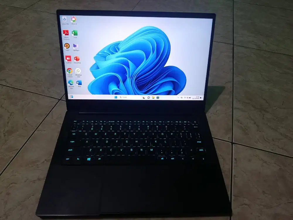 dijual laptop razer type rz09-02812E71