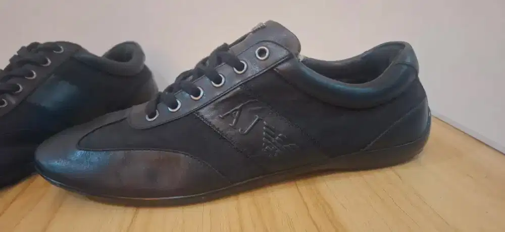 Sepatu AJ Armani Kulit
