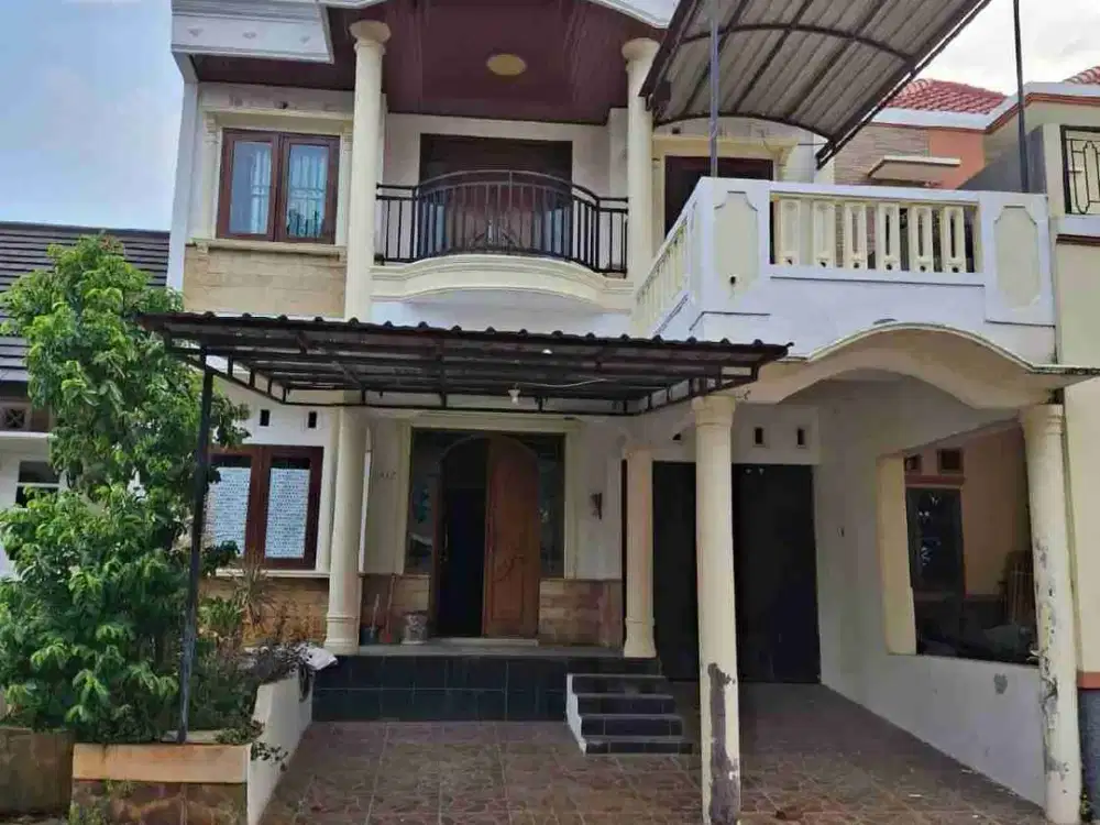 di jual cepat rumah 2 lantai di BSB taman bunga smg